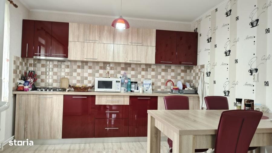 Casă cu 4 camere în Izvoru