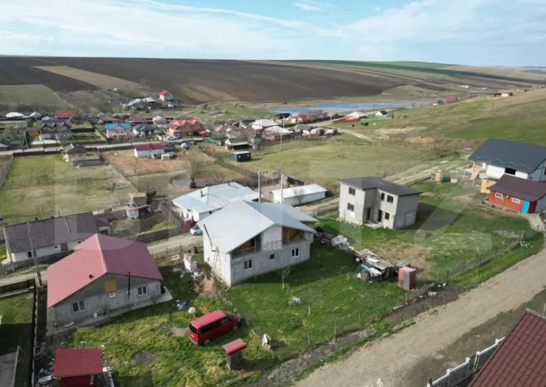 Casa cu 4 camere, 105 mp utili, cu garaj si 500 mp teren, zo - 8