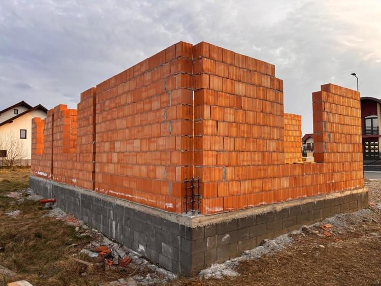 Casă la stadiul de roșu, situată în Beclean, cartier Podirei. - 3