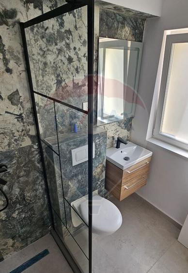 Casa / Vila cu 4 camere de vanzare - 3