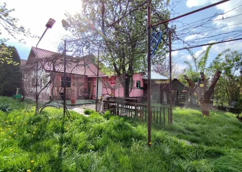 Casa cu 4 camere, 140 mp, acces auto, 902 mp teren, zona Bog - 1