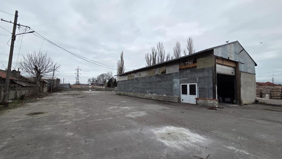 Hala 1000 mp cu platformă betonată 6.400 mp - 6