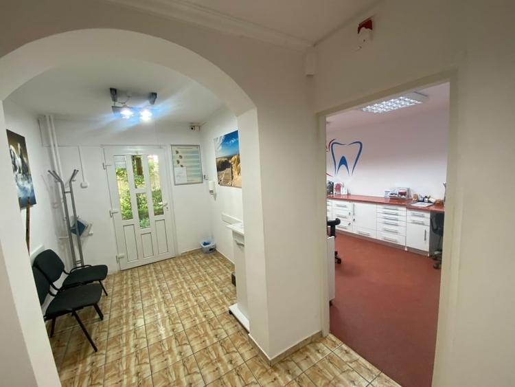 Se vinde 1/2 din Cabinet stomatologic, parter, 42,88mp, antifonat sonic, Decebal - 5
