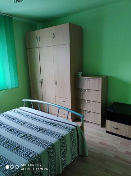 Ofer spre inchiriere apartament cu 3 camere decomandat - 2