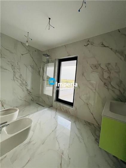 Persoana fizica de vanzare doua VILE DE LUX cu vedere la lac CORBEANCA - 9