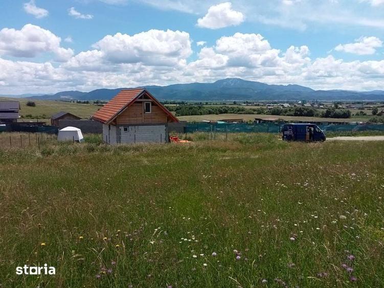Teren 1580 m2 intravilan si casuta la rosu - 3