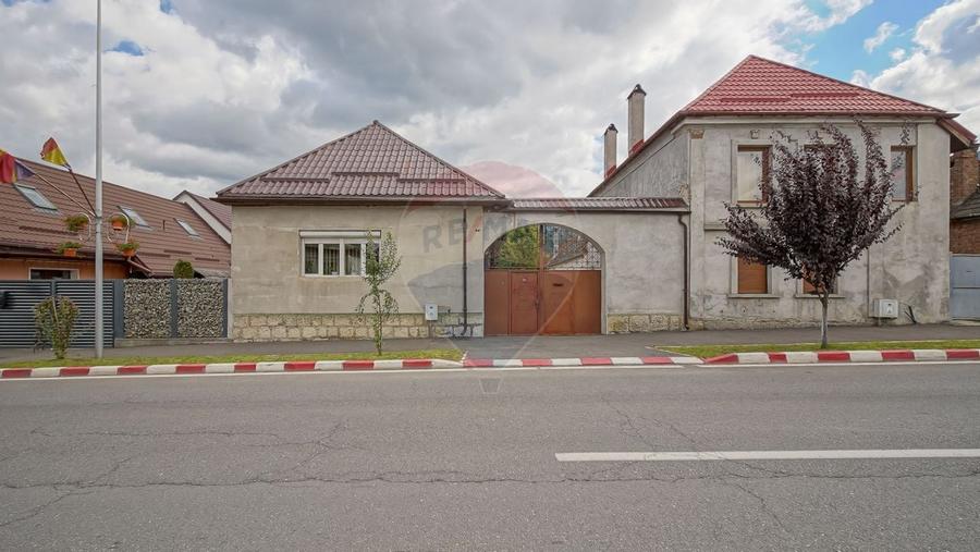 Casa spatioasa cu teren generos, in zona centrala a Sacelelor - 11