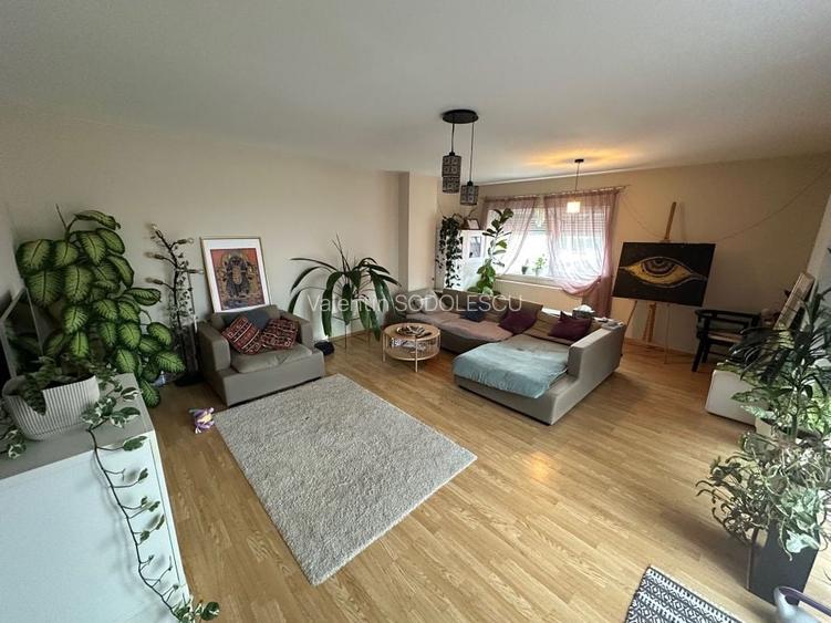 Apartament spatios 100 mp cu lift si 50 mp de terase