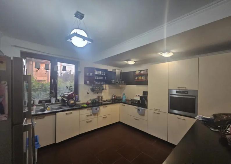 Casa ,zona Ford, suprafata utila 360 mp,teren 518 mp POSIBIL - 2