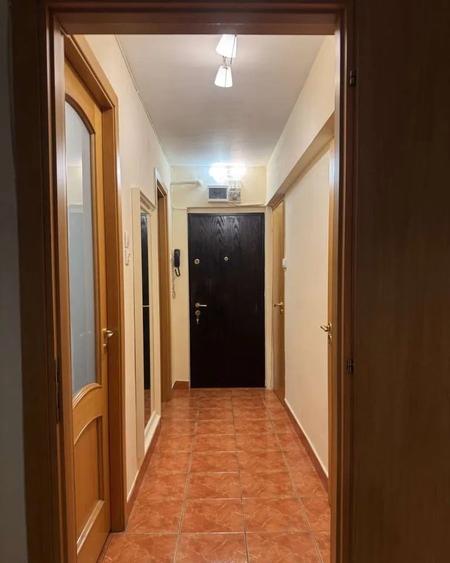 UNIVERSITATE, AP 2 CAM MOBILAT SI UTILAT MODERN - 12