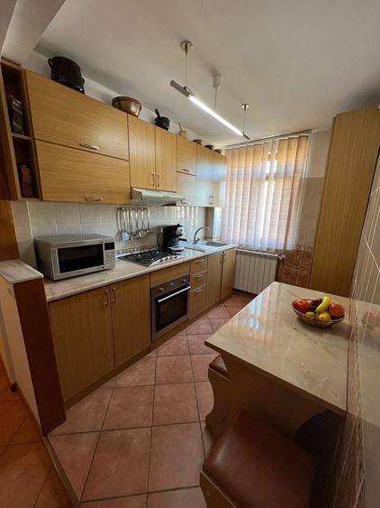 Inchiriere apartament 3 camere in Centru orasului - 1