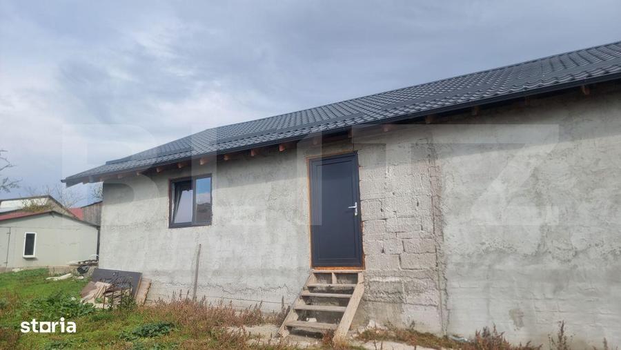 CASA LA ROSU CU TEREN - 1