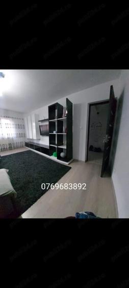 Inchiriez apartament 3 camere decomandat. - 3