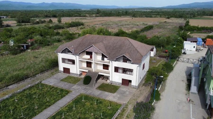 Casa de vanzare Caransebe? 2 duplexuri, proprietate unica - 2