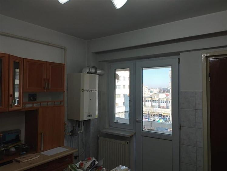 Apartament cu 3 camere decomandat, mobilat în 9 Mai