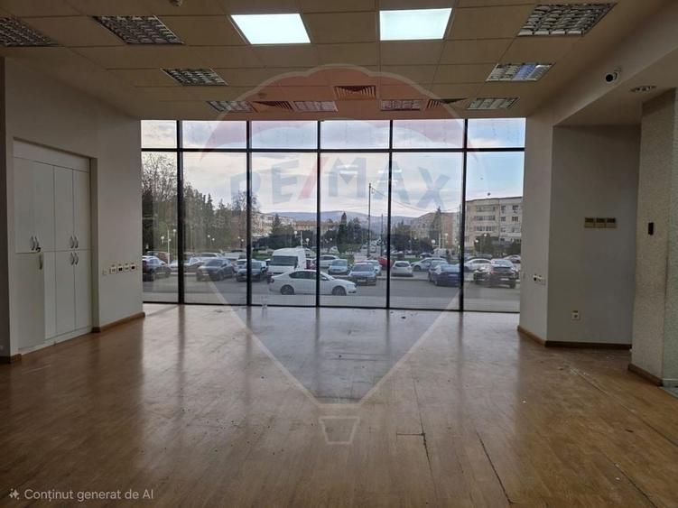 Spatiu comercial de inchiriat in zona centrala a mun Onesti - 2