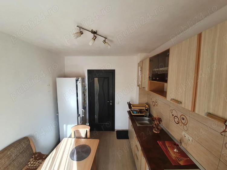 Proprietar Etaj 3 Apartament 2 camere,centrala proprie, mobilat utilat - 1