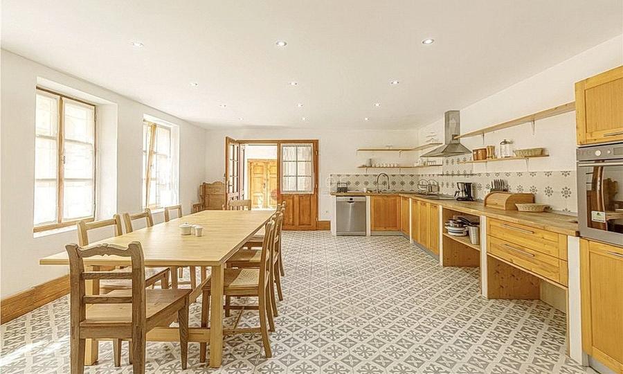 Casa saseasca cu teren generos - 9