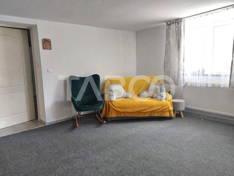 Casa de vanzare 6 camere 260 mp gradina zona foarte linistita Cisnadie - 3