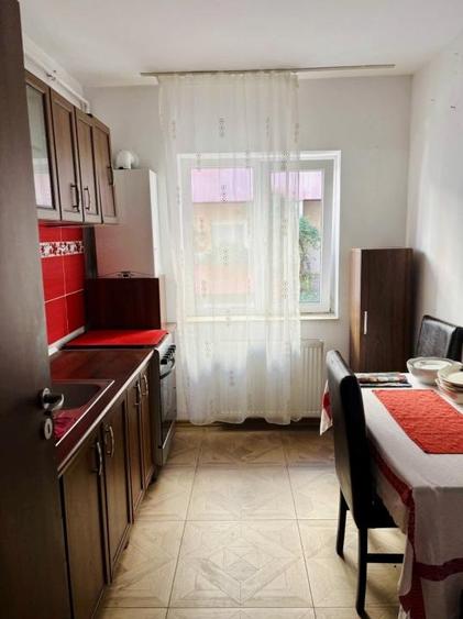 Apartament in zona Stejarului  , 44 mp utili plus balcon , parter inalt. - 5