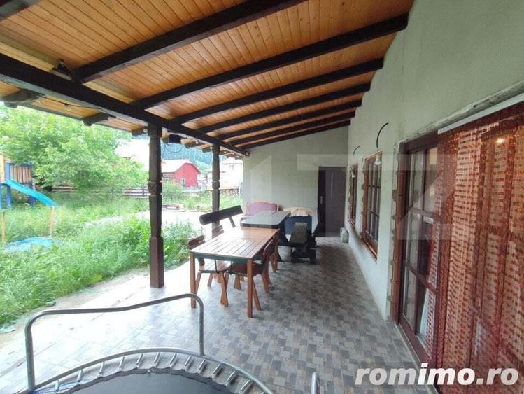 Casa de vacanta si anexe in Stulpicani - 8