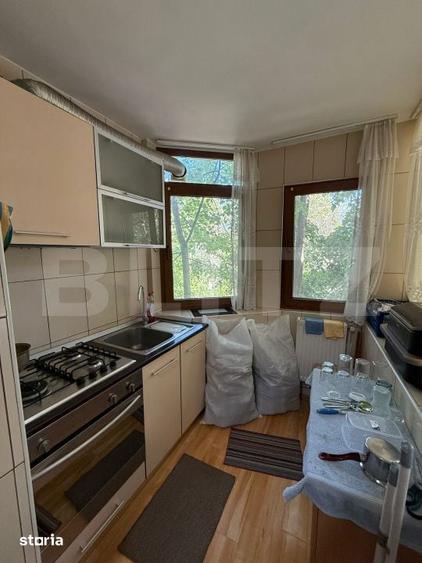Apartament cu 3 camere, decomandat, etaj 2 din 4 - 5