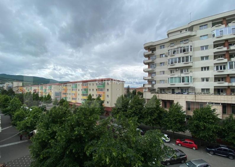 Apartament de vanzare cu 2 camere, etaj 1 - zona M-uri ,Ceta