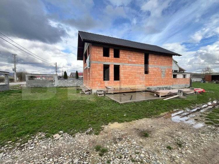 Casa la rosu cu 4 camere, 180 mp, 6 ari de teren, zona Cepari - 1