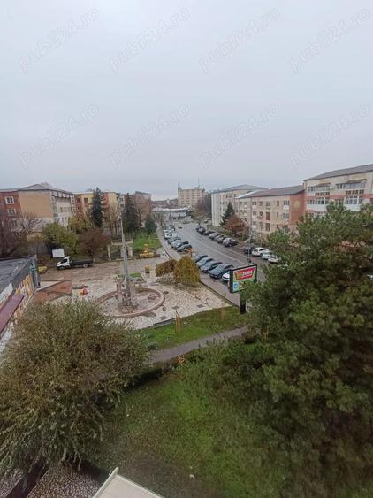 De vanzare apartament cu 3 camere - 1