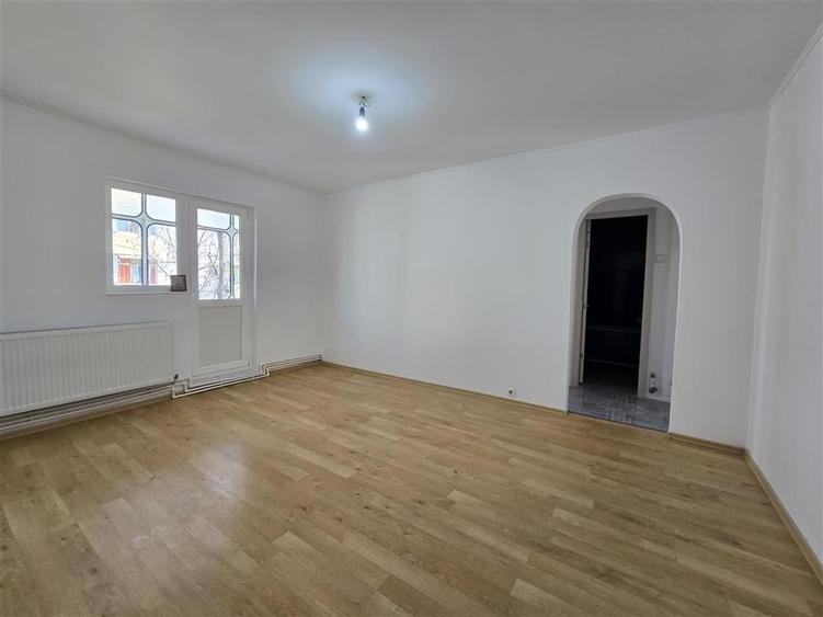 Etaj 2  - Alexandru Parcul Voievozilor , 2 camere , liber - 3