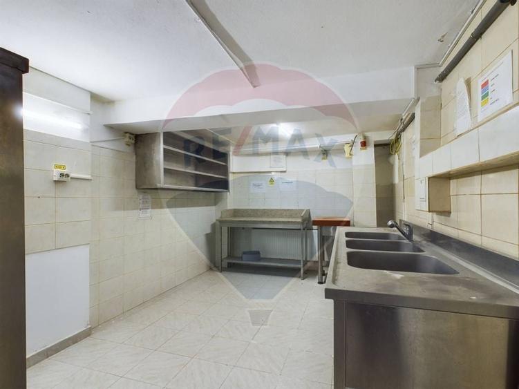 Se vinde spatiu comercial cu 2 saloane 2 bucatarii Ultracentral - 14