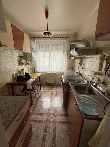 De vânzare apartament 3 camere Zona Bld Independeței - 1