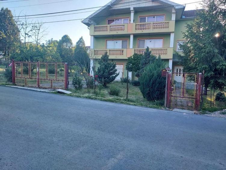 Casă cu 4 camere în Exterior Vest