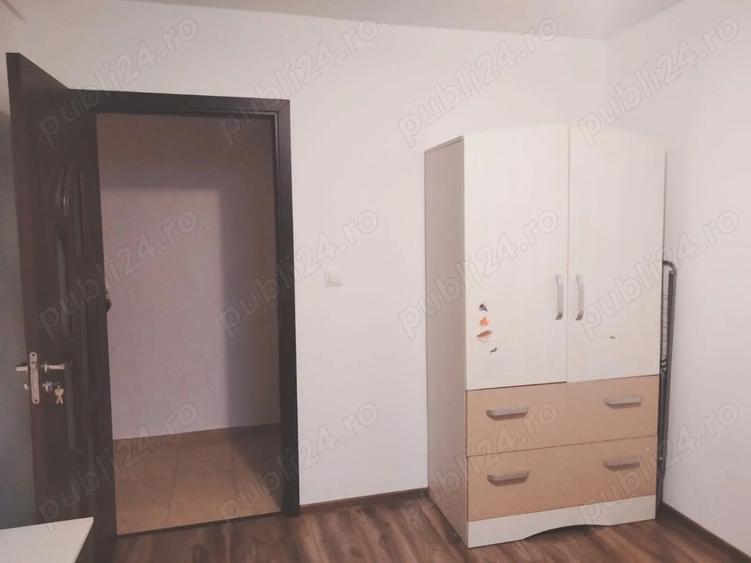 Proprietar , vand apartament decomandat ,3 camere - 6