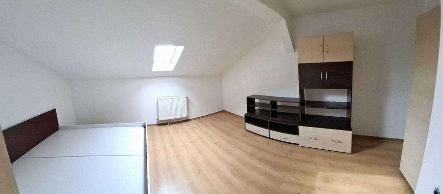Zona Garii, living + 2 camere, scara interioara - 6