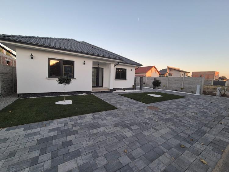 Vilă elegantă, finisată complet, Via Carmina – comision 0 - 12