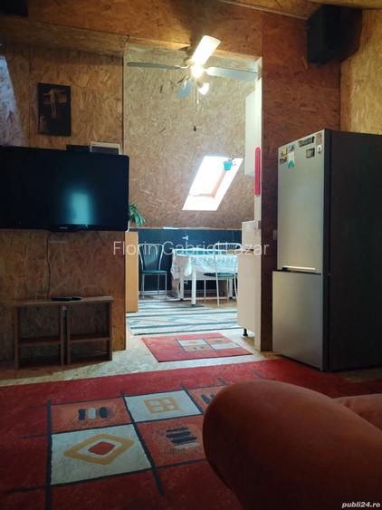 Inchiriez apartament 2cam.situat la etaj in vila la curte in Dumbrava-Rosie.