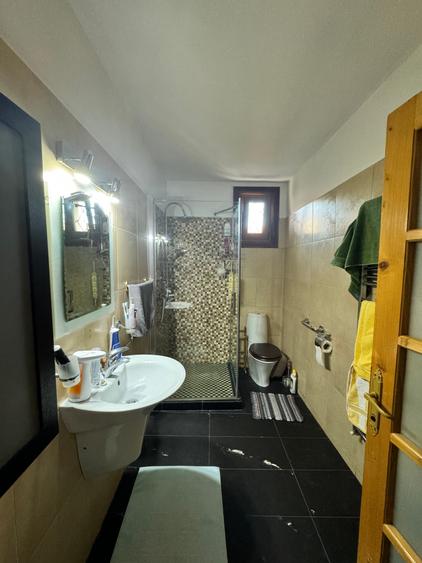 Casa de locuit + Spatii comerciale deja inchiriate! - 4