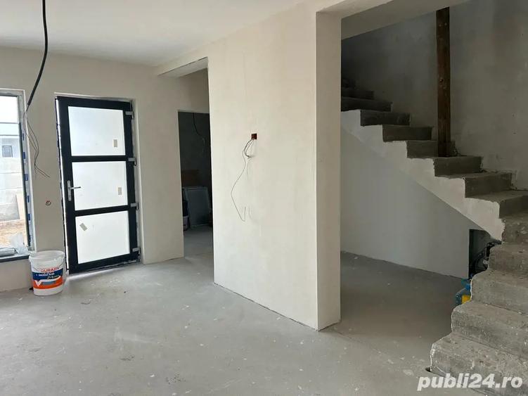 Casa parter , etaj , zona selgros strada macului - 7