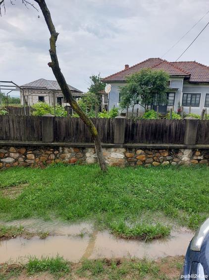 Vand 2 case si teren aferent 8030 mp, sat. Parau Boia, com. Jupanesti - 1