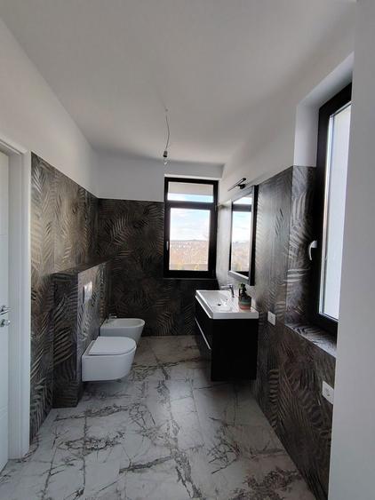 Casa moderna Barnova / constructie solida cadre / finisaje peste medie - 8