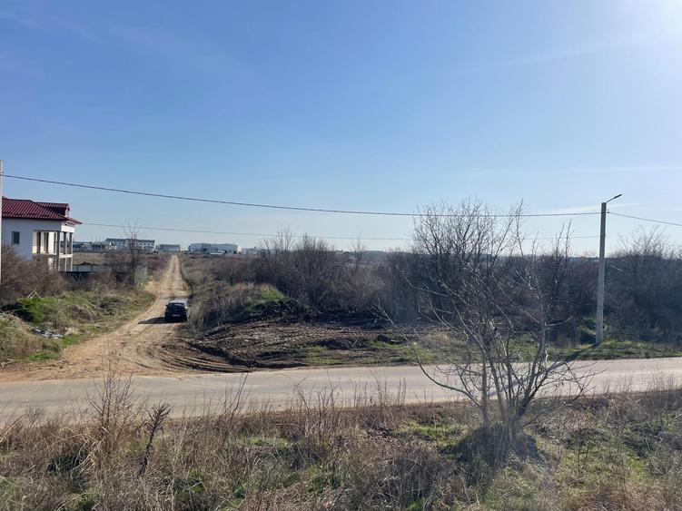 TEREN DE VÂNZARE -STR.DRUMUL GĂRII BALOTEȘTI CU DESCHIDERE DE 75 ML. - 2