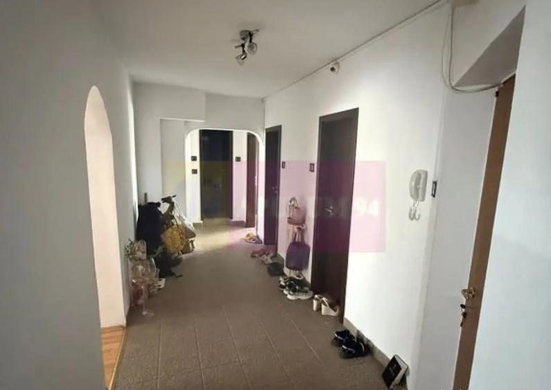 Apartament cu 3 camere decomandat, mobilat în Calea Călărașilor