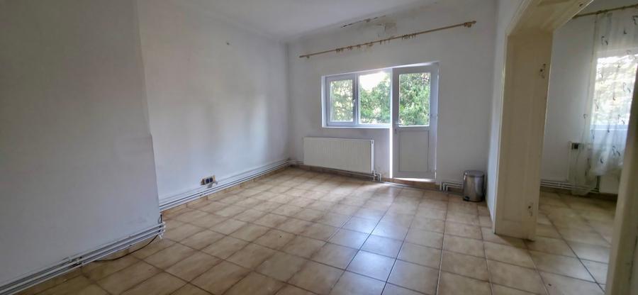 Apartament cu 3 camere nedecomandat în Calea Călărașilor