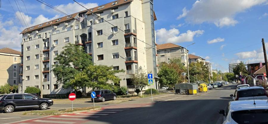 Garsonieră decomandată în Rogerius