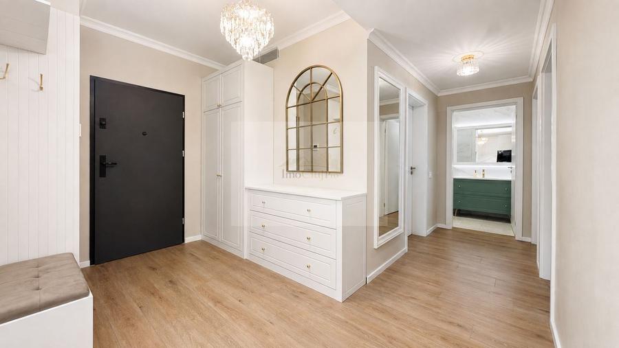 Apartament cu 3 camere semidecomandat, mobilat în Semicentral
