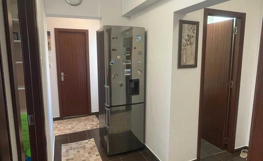 Apartament cu 3 camere decomandat în Olteniței