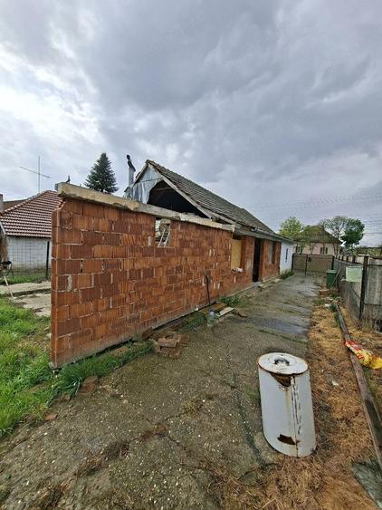 Casă cu Teren 1079 Mp în Cenad