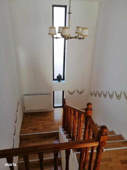Casă cu 4 camere în Prundu