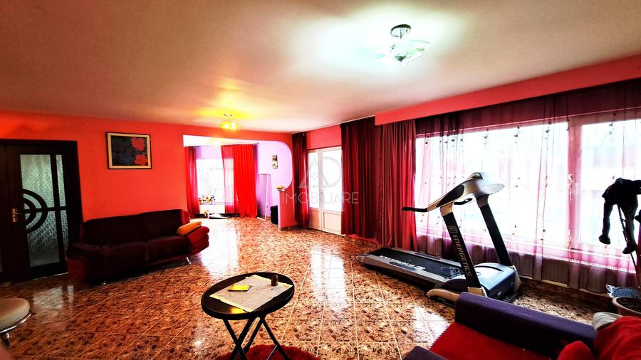 Casă individuală cu 5 camere cu Teren 1786 Mp în Țicleni
